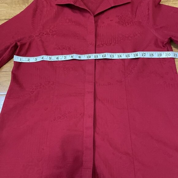 Chicos Size 1 - M 100% Cotton No Iron Button Front Shirt Blouse Red Animal Print - Picture 6 of 11